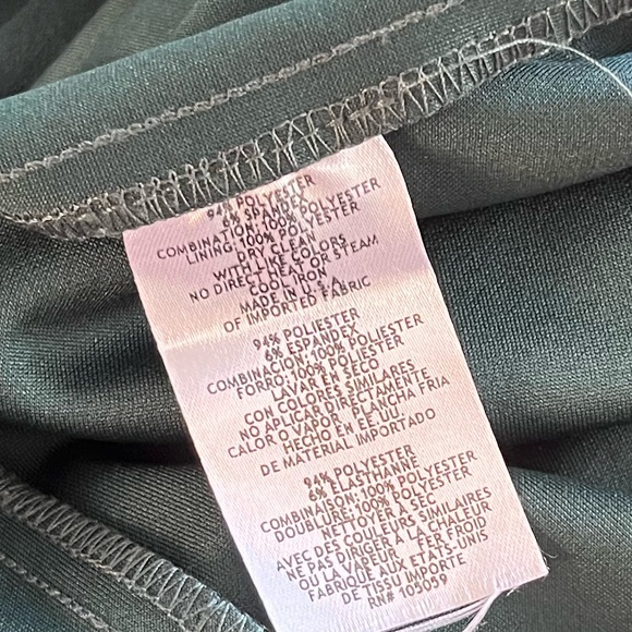 NWT. Xscape Off the Shoulder Scuba Crepe Column Gown. Size 16W - Picture 16 of 16